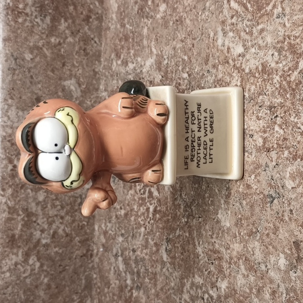 Enesco Garfield “Life is a healthy respect.. Vintage Ceramic Garfield Figurine